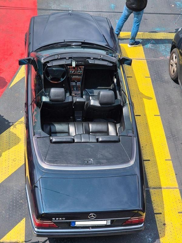 Grün Gebraucht 1996 Mercedes E320 Cabrio | 22.500 € (Etwas zu teuer) - Bild 1/4
