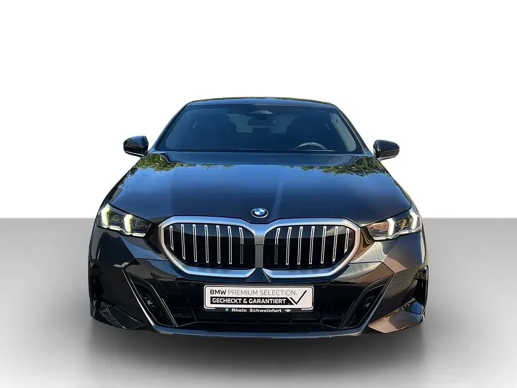 Gebraucht BMW 520 M Sport 197 PS (144 kW) 2024 Grau Limousine