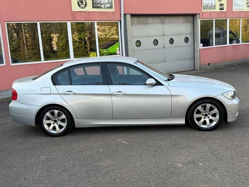 Second-hand BMW 318 143 CP (105 kW) 2007 Argintiu Berlinǎ