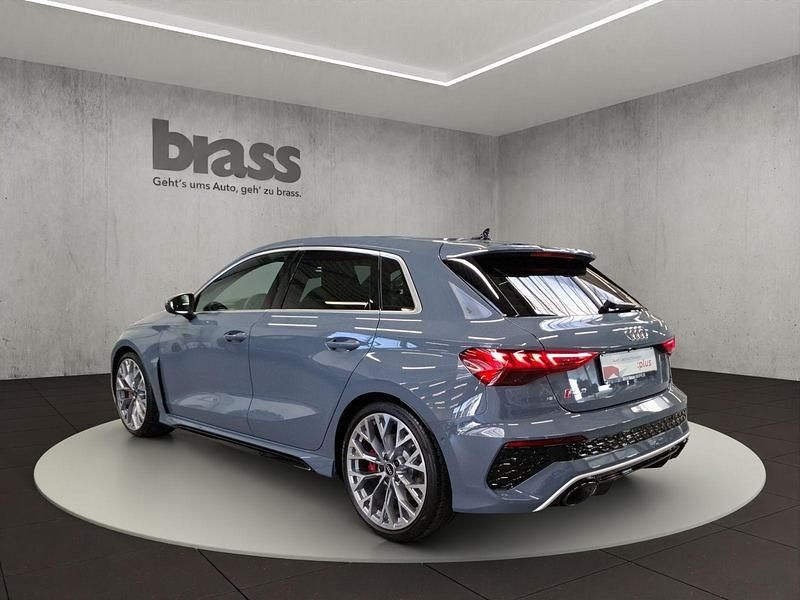 Gebraucht Audi RS3 Sportback Ambiente 400 PS (294 kW) 2023 Kemoragrau metallic Kleinwagen