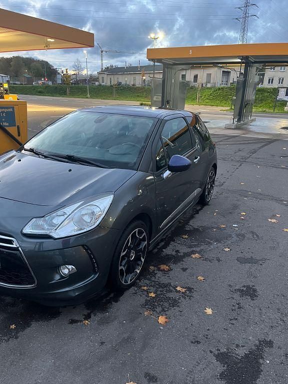 Grau Gebraucht 2013 Citroën DS3 So Chic Kleinwagen | 4.599 € (Fairer Preis) - Bild 1/4