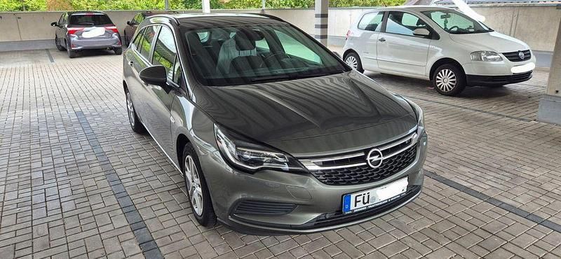 Gebraucht Opel Astra Selection 105 PS (77 kW) 2017 Grau Kombi
