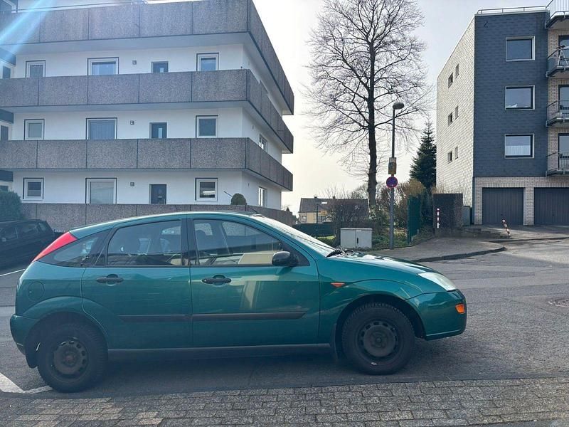 Używany Ford Focus Trend 101 KM (74 kW) 1998 Zielony Sedan/Limuzyna