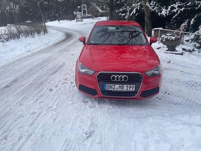 Rot Gebraucht 2011 Audi A1 Ambition Kleinwagen | 5.900 € (Guter Preis) - Bild 1/4