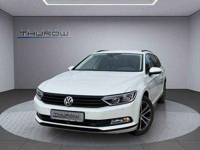 Gebraucht VW Passat Comfortline 190 PS (139 kW) 2019 Oryxweiß permutteffekt Kombi