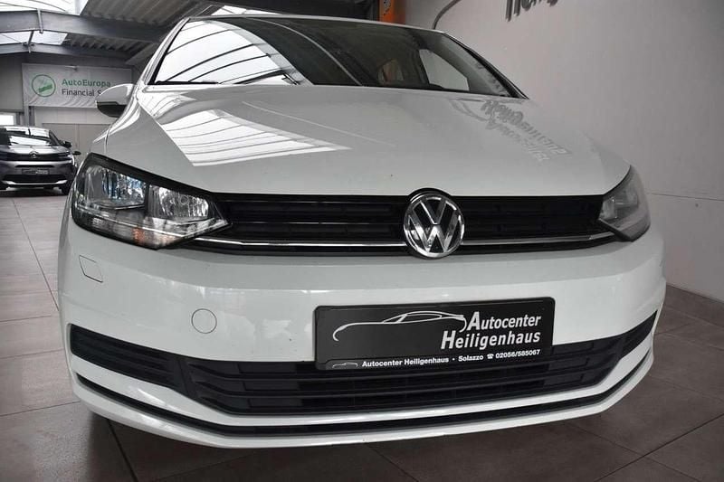 Pure white Gebraucht 2017 VW Touran Van | 14.280 € (Fairer Preis) - Bild 1/4