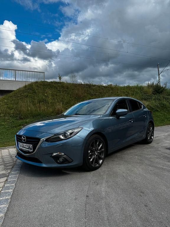 Blau Gebraucht 2016 Mazda 3 Nakama Limousine | 12.900 € (Fairer Preis) - Bild 1/4