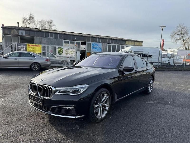 Schwarz Gebraucht 2018 BMW 730 Performance Limousine | 28.800 € (Superpreis) - Bild 1/4