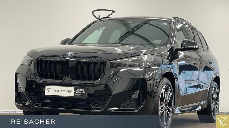 Saphirschwarz metallic Gebraucht 2025 BMW X1 Luxury Line SUV | 42.549 € (Fairer Preis) - Bild 1/4