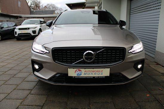 Usado Volvo V60 Plus 197 HP (144 kW) 2025 Cinzento Carrinha