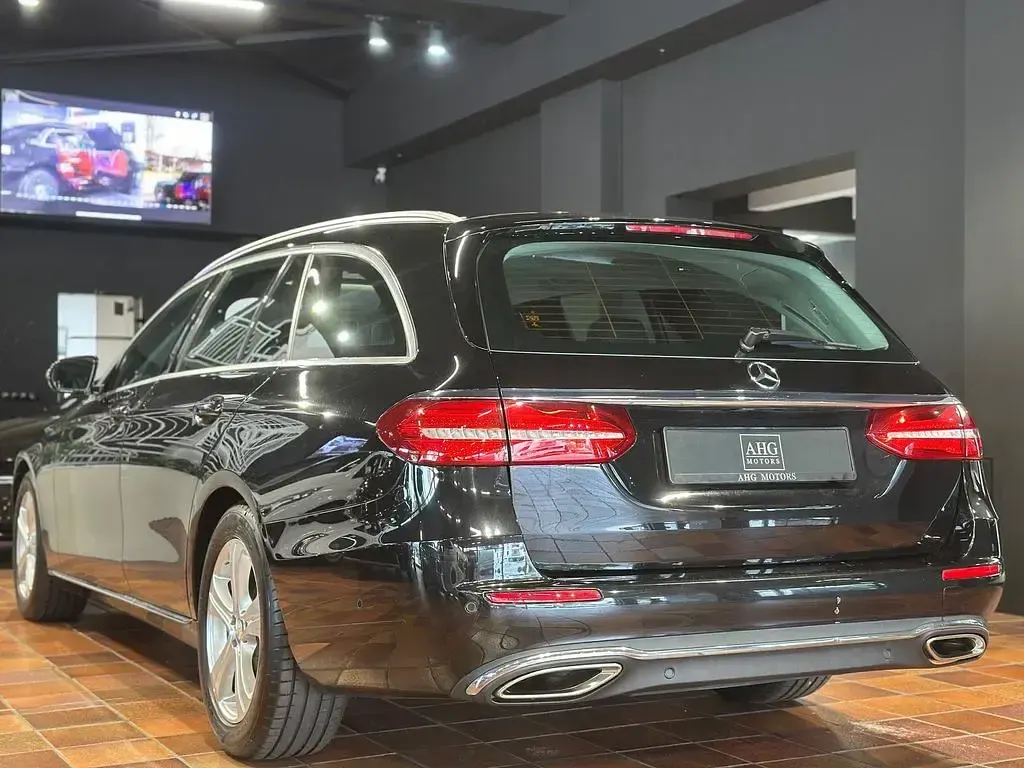 Gebraucht Mercedes E250 Avantgarde 211 PS (155 kW) 2017 Schwarz Limousine