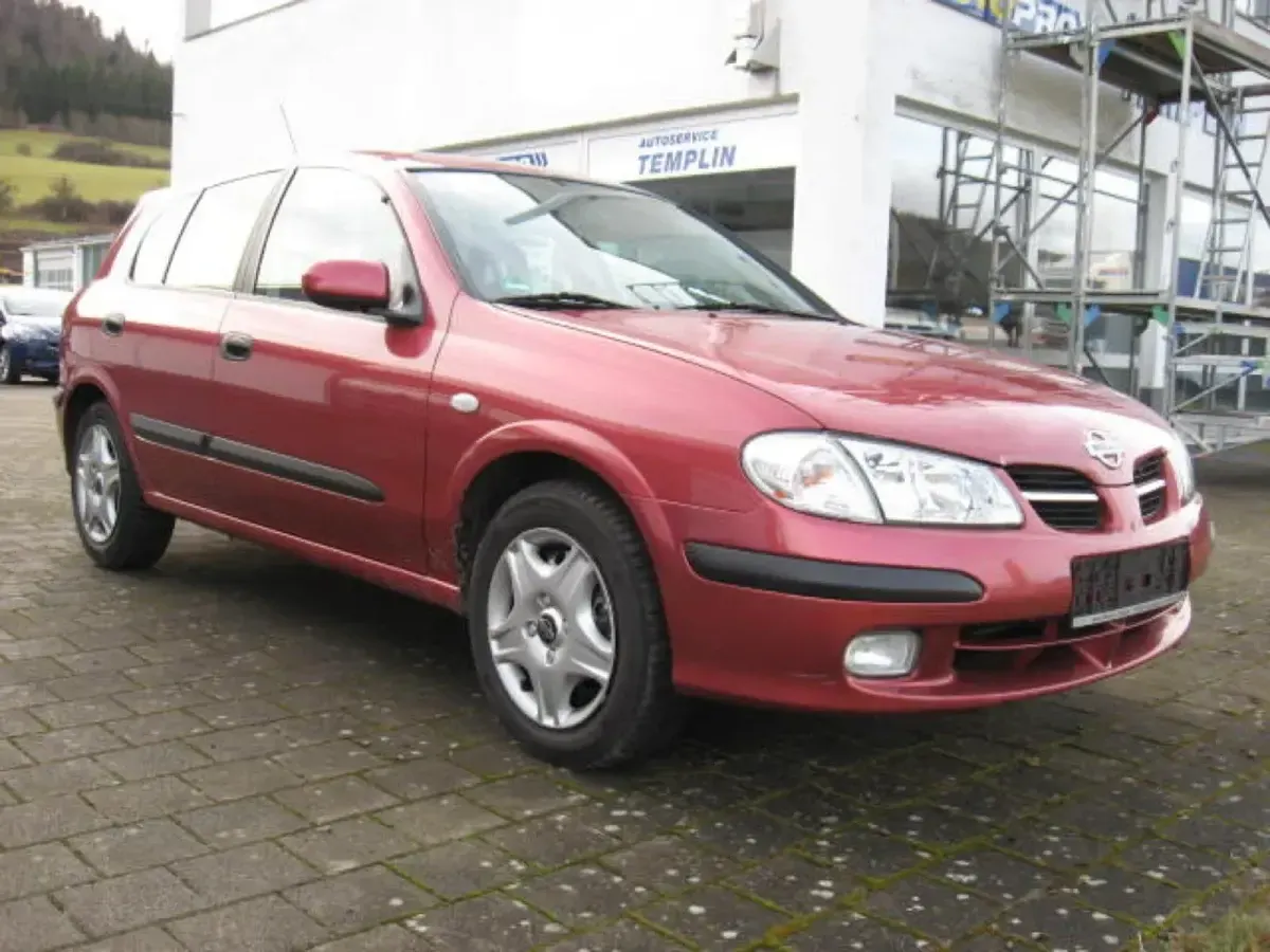 Gebraucht Nissan Almera 90 PS (66 kW) 2001 Rot Kleinwagen