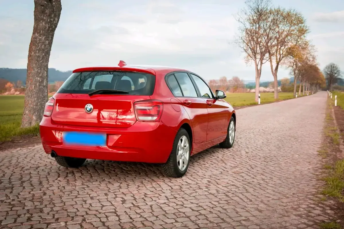 Gebraucht BMW 114 102 PS (75 kW) 2026 Rot Kleinwagen