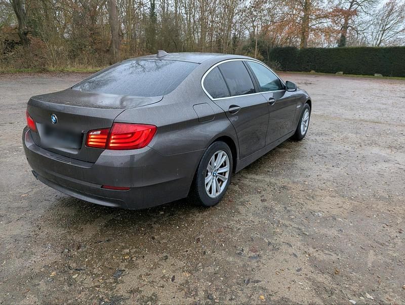 Gebraucht BMW 523 204 PS (150 kW) 2010 Braun Limousine
