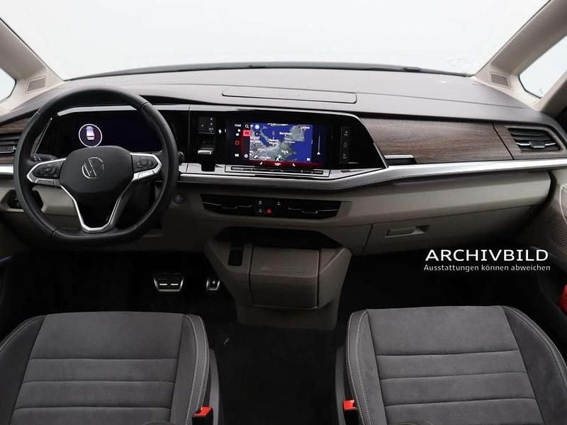 Second-hand VW Multivan Style 150 CP (110 kW) 2025 Negru Monovolum