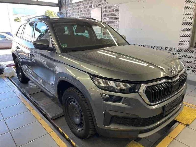 Graphitegrau metallic Gebraucht 2022 Skoda Kodiaq Ambition SUV | 21.990 € (Guter Preis) - Bild 1/4
