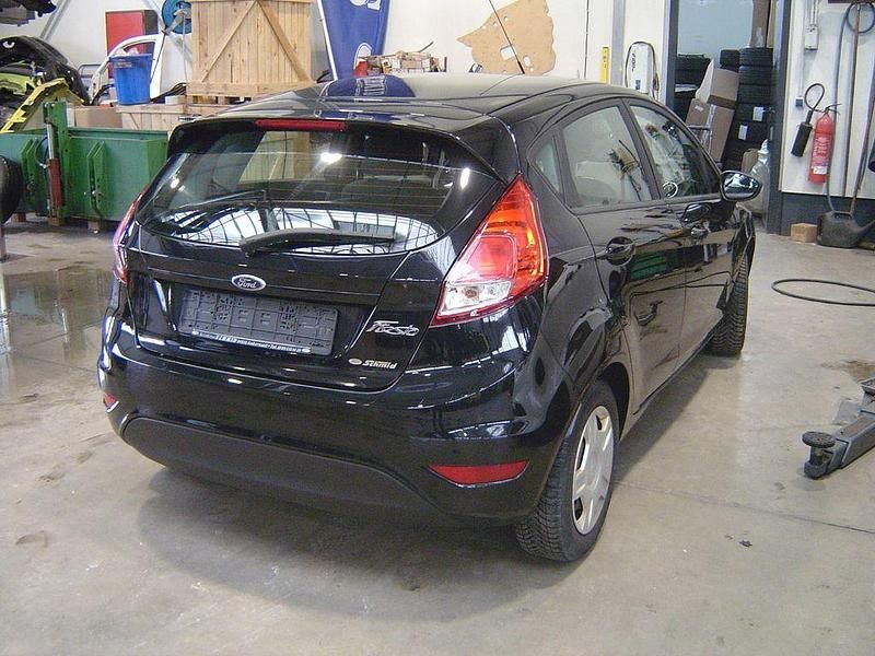Gebraucht Ford Fiesta Trend 82 PS (60 kW) 2014 Schwarz Limousine
