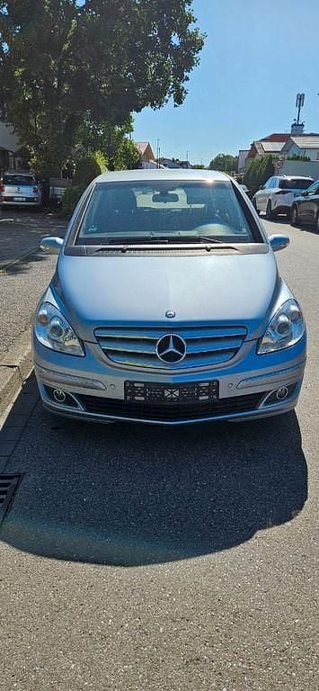 Grau Gebraucht 2005 Mercedes B200 Van / Kleinbus | 1.990 € - Bild 1/4