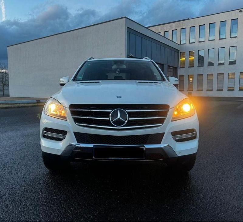 Gebraucht Mercedes ML250 204 PS (150 kW) 2011 Weiß SUV