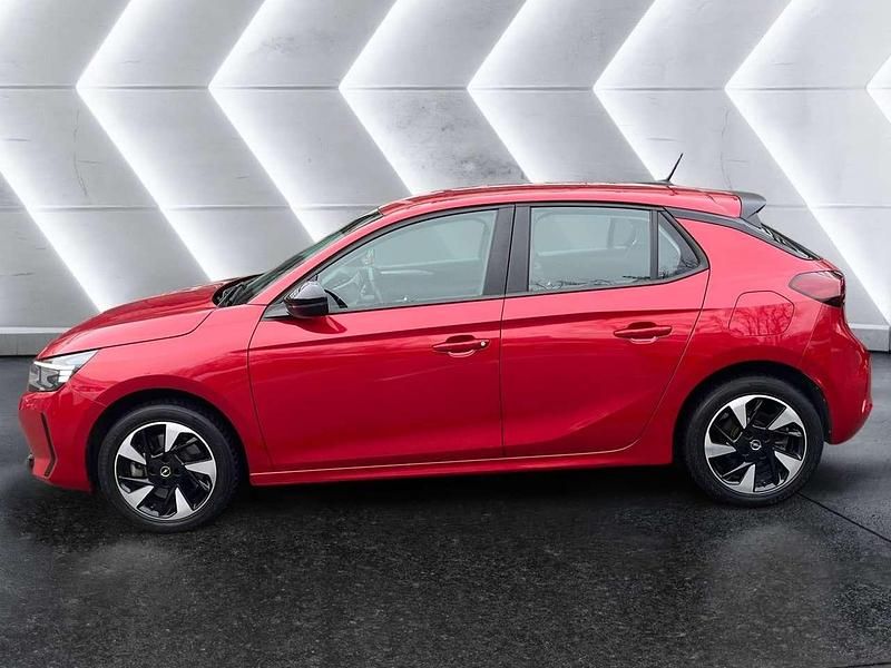 Gebraucht Opel Corsa-e Edition 100 kW (136 PS) 2023 Lackierung peperoncino red/typ Kleinwagen