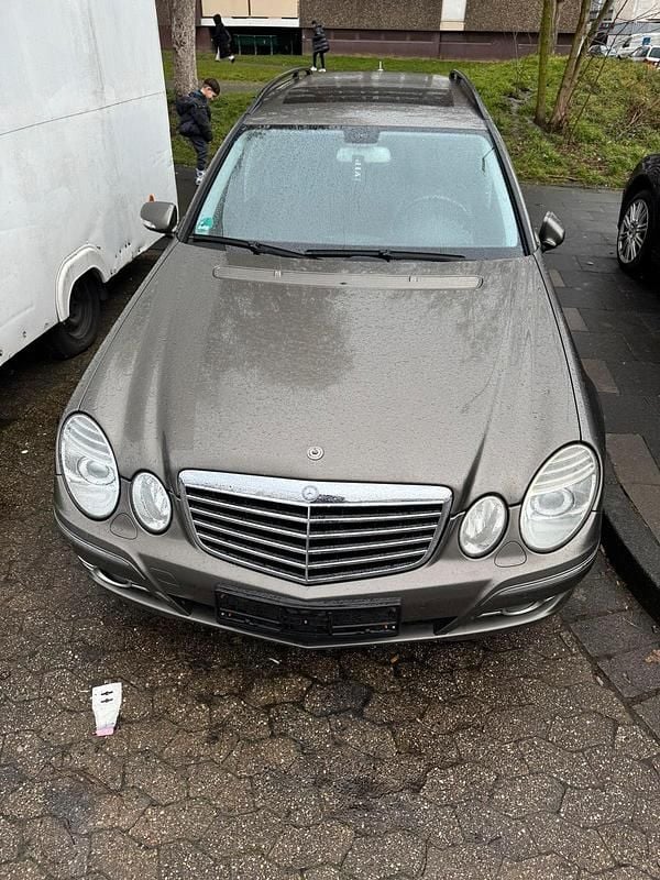 Gebraucht Mercedes E280 190 PS (139 kW) 2008 Andere farben Limousine