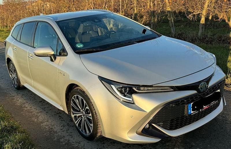 Silber Gebraucht 2021 Toyota Corolla Team Limousine | 22.000 € (Guter Preis) - Bild 1/4
