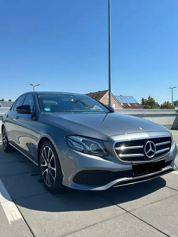 Gebraucht Mercedes E220 Avantgarde 194 PS (142 kW) 2016 Grau Limousine