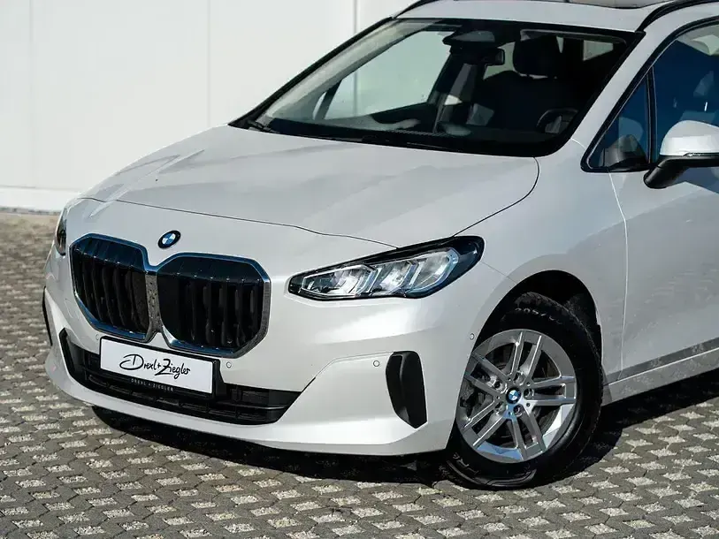 Gebraucht BMW 220 Active Tourer Performance 170 PS (125 kW) 2025 Mineralweissmetallic Van / Kleinbus