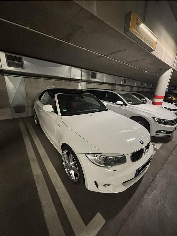 Weiß Gebraucht 2011 BMW 118 Cabriolet M Sport Cabrio | 10.000 € (Fairer Preis) - Bild 1/4