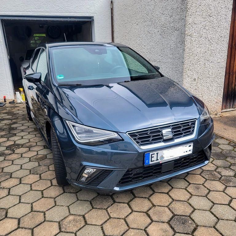 Grau Gebraucht 2022 Seat Ibiza Black Edition Limousine | 19.700 € (Guter Preis) - Bild 1/4
