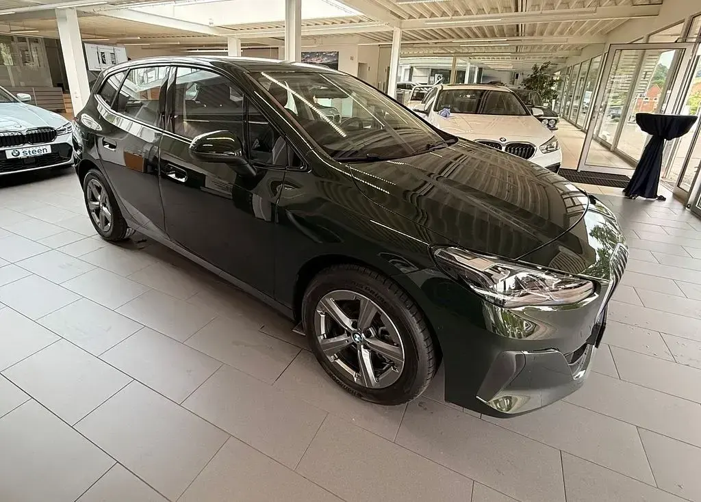 Gebraucht BMW 216 Active Tourer 122 PS (89 kW) 2024 Sanremo green metallic Van / Kleinbus