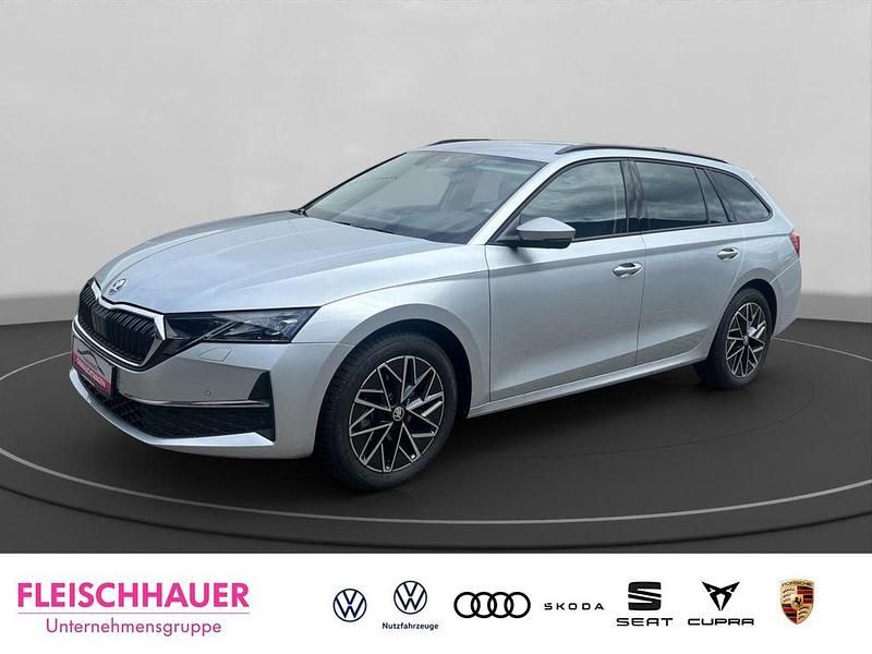 Silber Gebraucht 2024 Skoda Octavia Selection Kombi | 26.490 € (Superpreis) - Bild 1/4