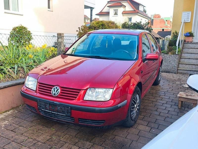 Brugt VW Bora Basis 101 HK (74 kW) 1999 Rød Sedan