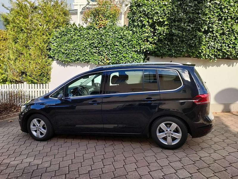 Gebraucht VW Touran Highline 150 PS (110 kW) 2015 Schwarz Van / Kleinbus