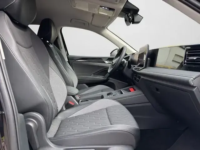 Gebraucht VW Tiguan Goal 150 PS (110 kW) 2025 Grenadillschwarz metallic (metallic) SUV