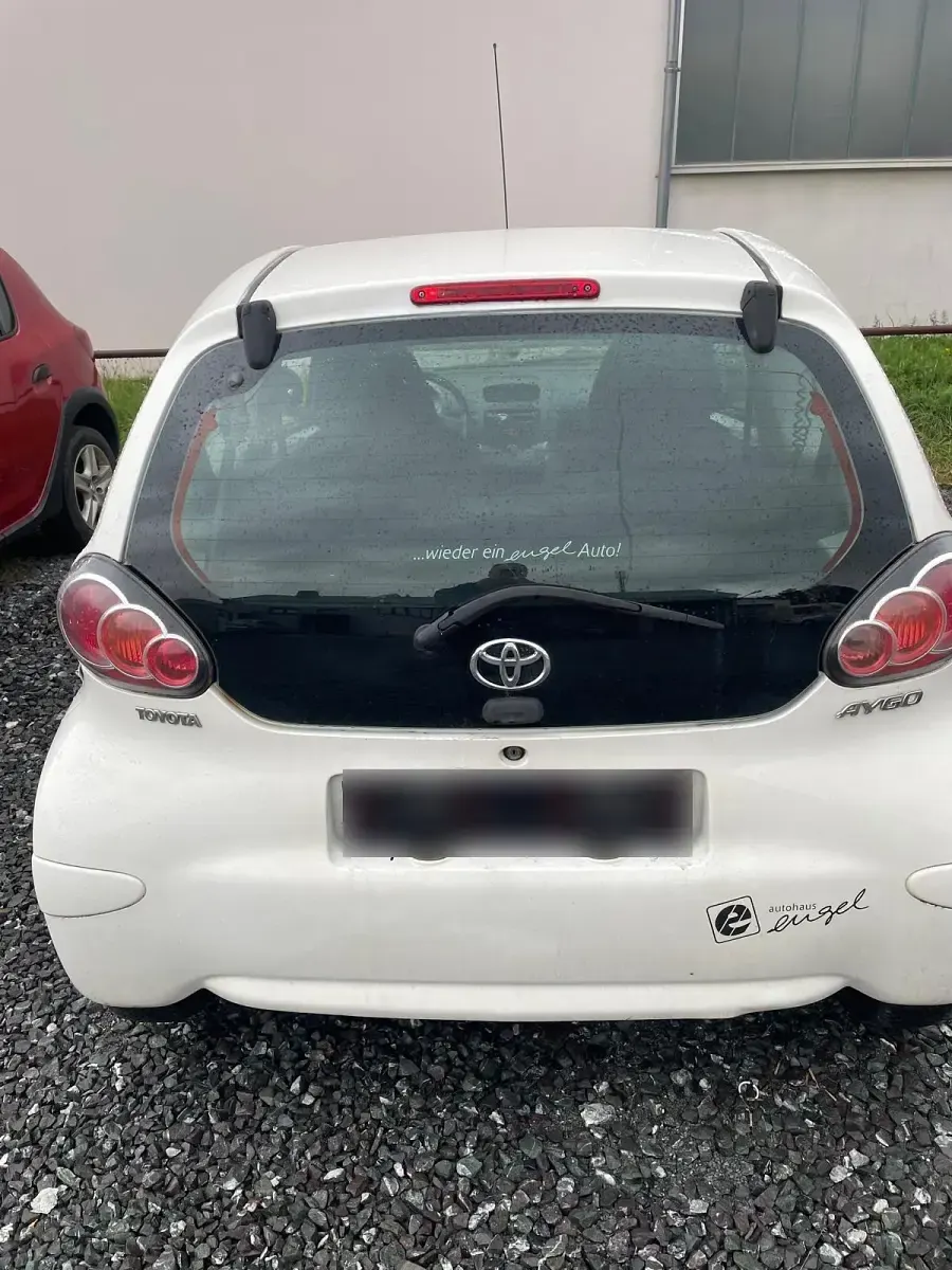 Gebraucht Toyota Aygo 68 PS (50 kW) 2011 Weiß Kleinwagen
