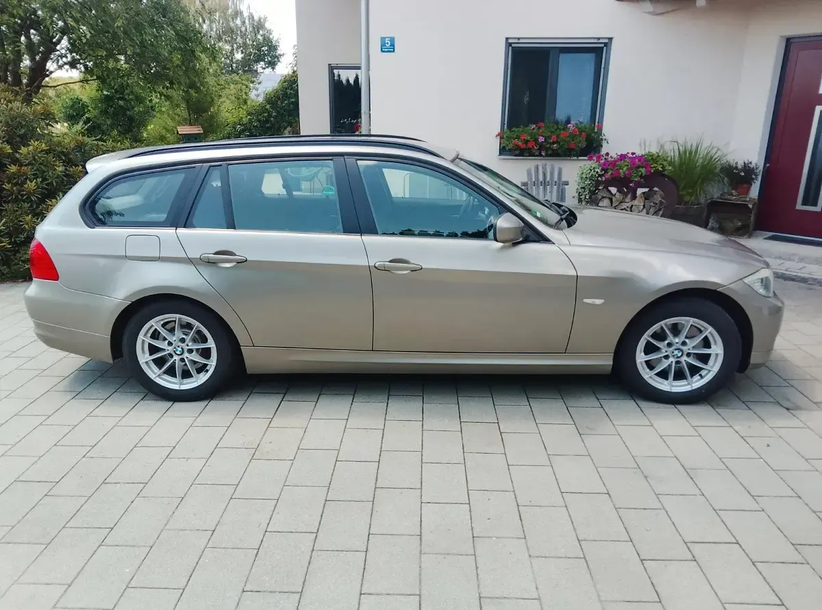 Gebraucht BMW 318 143 PS (105 kW) 2010 Braun Kombi