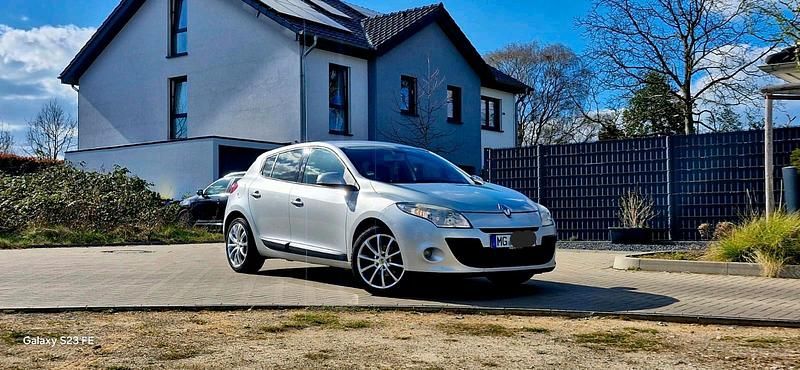 Silber Gebraucht 2008 Renault Mégane III Limousine | 3.350 € (Fairer Preis) - Bild 1/4