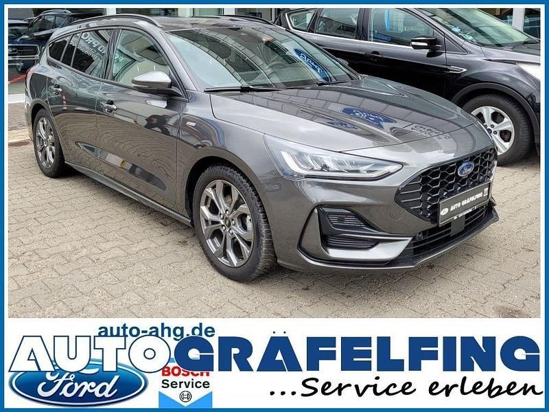 Grau Gebraucht 2024 Ford Focus ST-Line Limousine | 23.950 € (Fairer Preis) - Bild 1/4