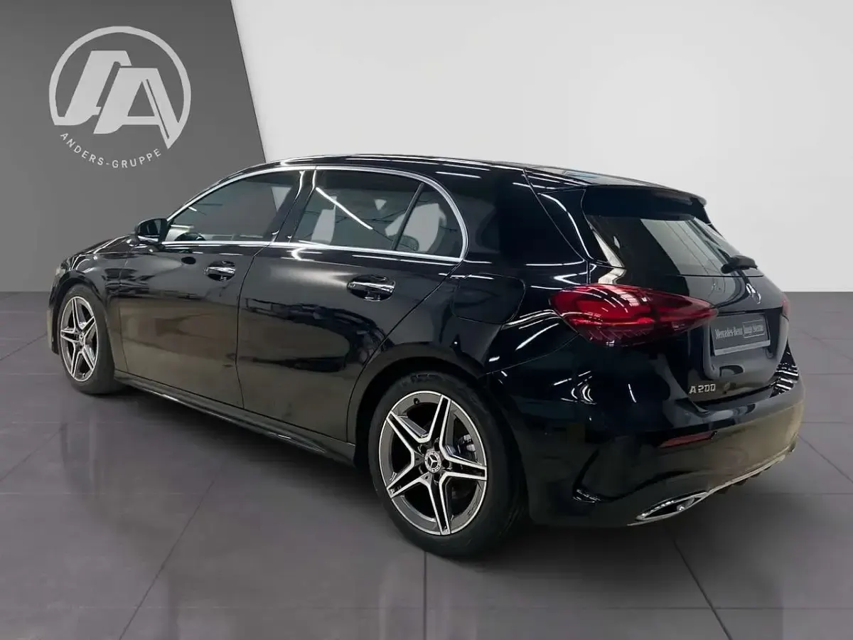 Gebraucht Mercedes A200 AMG 163 PS (119 kW) 2025 Schwarzlack kosmosschwarz Limousine