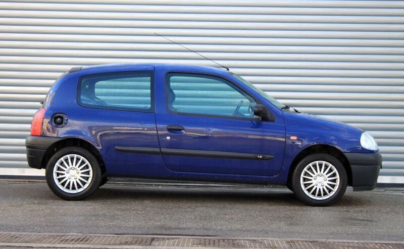 Blau Gebraucht 1998 Renault Clio II Limousine | 889 € (Fairer Preis) - Bild 1/4