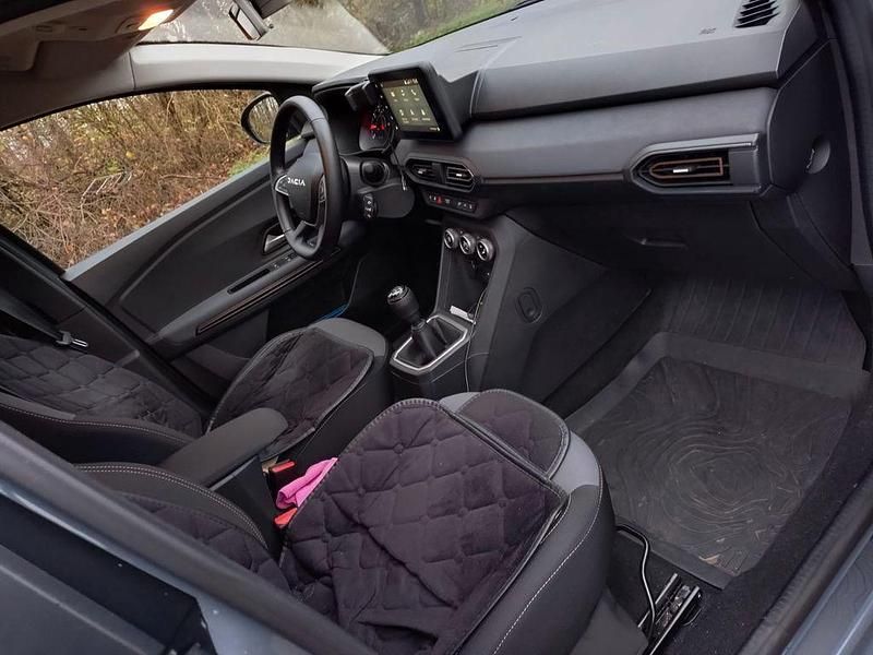 Gebraucht Dacia Jogger Extreme 101 PS (74 kW) 2024 Grau Van / Kleinbus