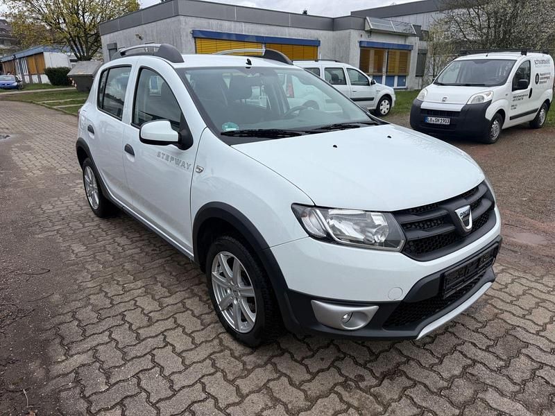 Gebraucht Dacia Sandero Stepway 90 PS (66 kW) 2014 Weiß Limousine