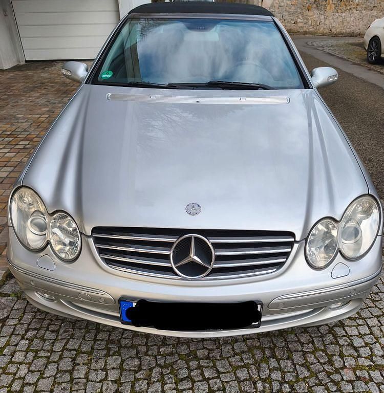 Silber Gebraucht 2004 Mercedes CLK320 Avantgarde Cabrio | 11.599 € (Etwas zu teuer) - Bild 1/4