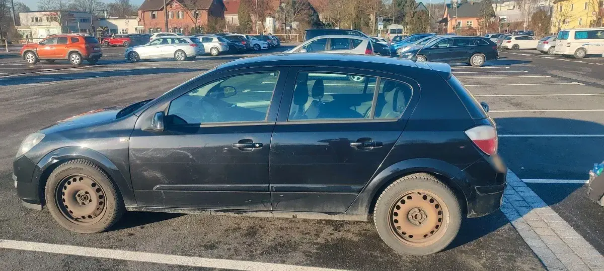 Second-hand Opel Astra 105 CP (77 kW) 2005 Negru Berlinǎ