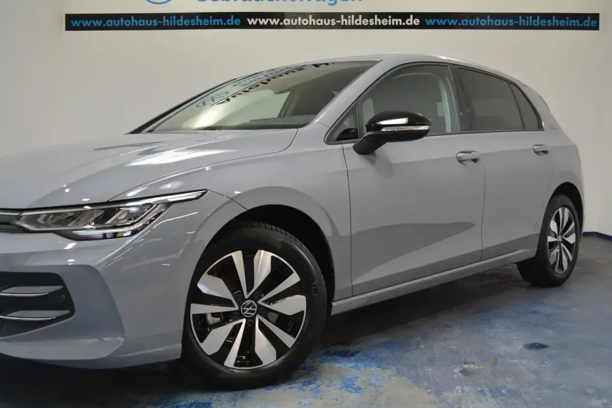 Gebraucht VW Golf VIII Goal 116 PS (85 kW) 2025 Grau Limousine