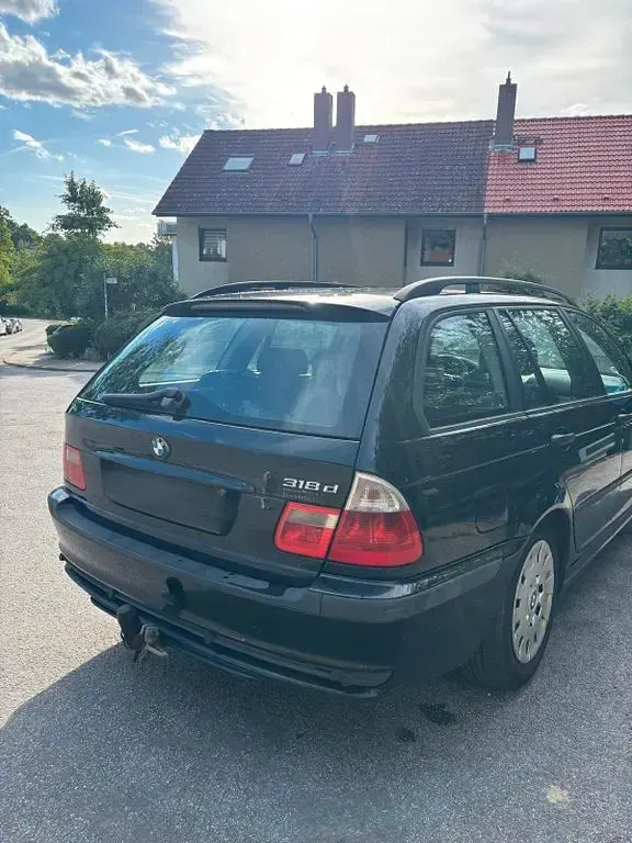 Gebraucht BMW 318 116 PS (85 kW) 2005 Schwarz Kombi