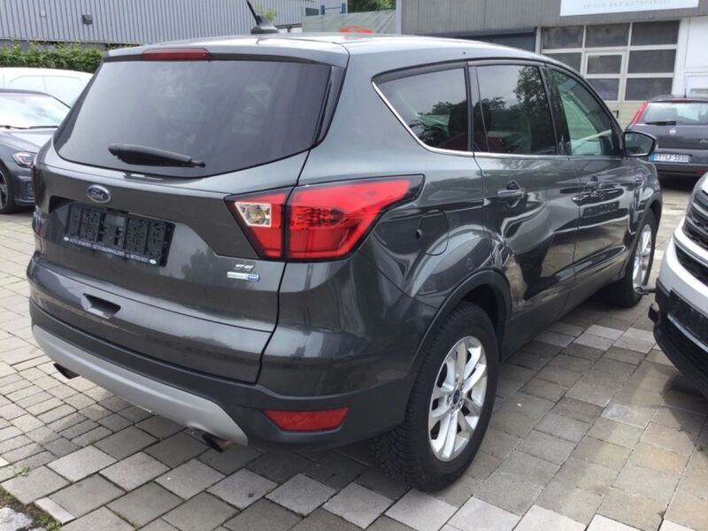 Grau Gebraucht 2019 Ford Escape SUV | 8.200 € - Bild 1/4