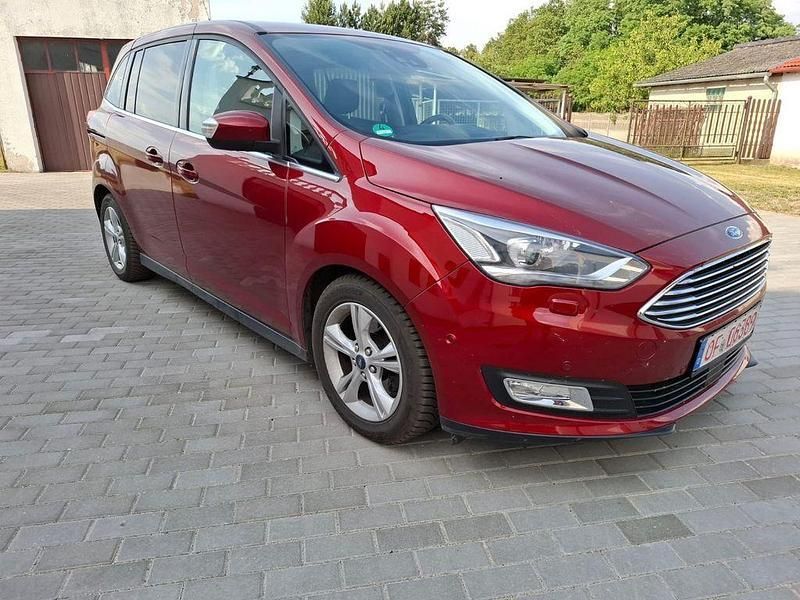 Rot Gebraucht 2015 Ford Grand C-Max Titanium Van / Kleinbus | 11.850 € (Guter Preis) - Bild 1/4