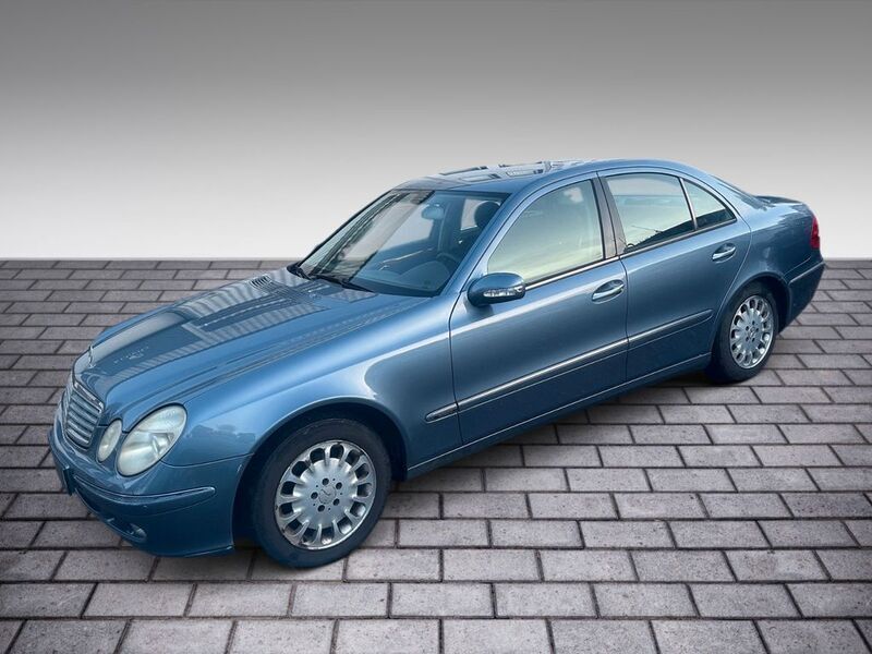Blau Gebraucht 2004 Mercedes E240 Elegance Limousine | 2.490 € (Guter Preis) - Bild 1/4